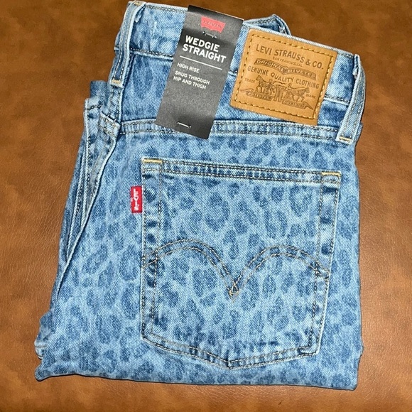 Levi's High Rise Light Blue Animal Print Jeans - Picture 7 of 16